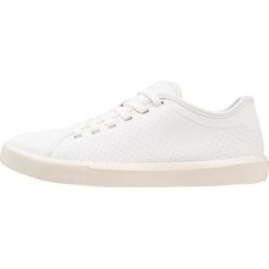 Native MONTE CARLO Tenisówki i Trampki white. Białe trampki i tenisówki damskie marki Native, ze skóry ekologicznej. Za 339,00 zł.