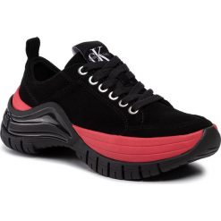 Sneakersy CALVIN KLEIN JEANS - Tisha B4R0764 Black. Czarne półbuty damskie Calvin Klein Jeans, bez wzorów, z jeansu, bez obcasa, na płaskiej podeszwie, bez zapięcia. Za 799,00 zł.