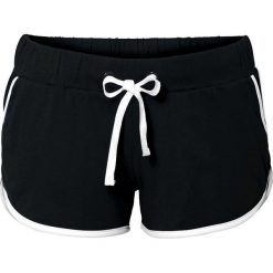 Szorty plażowe bonprix czarny. Czarne bermudy damskie bonprix. Za 59,99 zł.