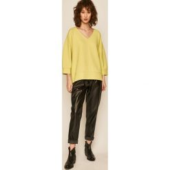 Medicine - Bluza Modern Utility. Żółte bluzy damskie MEDICINE, s, bez wzorów, z elastanu, bez rękawów, bez kaptura. W wyprzedaży za 69,90 zł.