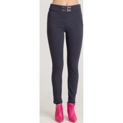 JEANSY ELISABETTA FRANCHI. Niebieskie jeansy damskie Elisabetta Franchi, z aplikacjami, z elastanu. Za 1259,00 zł.