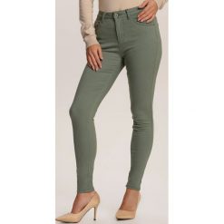 Zielone Spodnie Slim Mhyrtila. Zielone spodnie damskie Renee, bez wzorów. Za 49,99 zł.