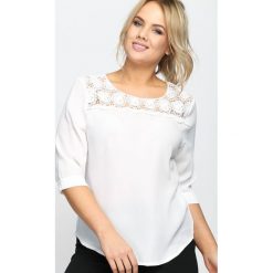 Biała Bluzka Summer Sun. Białe bluzki damskie marki Born2be, xl, bez wzorów, z okrągłym kołnierzem, bez rękawów. Za 49,99 zł.