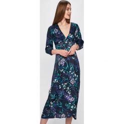 Answear - Sukienka Secret Garden. Niebieskie sukienki damskie ANSWEAR, na co dzień, s, w kwiaty, z wiskozy, casualowe, bez kołnierzyka, bez rękawów, midi, proste. W wyprzedaży za 59,90 zł.