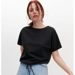 Bluza z krótkim rękawem - Czarny. Czarne bluzy damskie Reserved, s, bez wzorów, z krótkim rękawem, krótkie, bez kaptura. Za 59,99 zł.