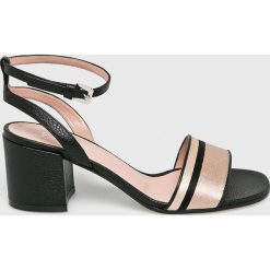 Pollini - Sandały. Czarne sandały damskie Pollini, bez wzorów, ze skóry, bez obcasa, na obcasie, na klamry. W wyprzedaży za 629,90 zł.