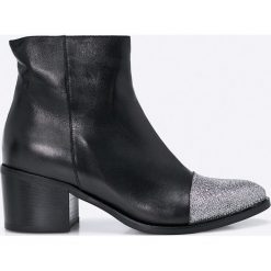 Bayla - Botki. Czarne buty zimowe damskie Bayla, z materiału, na obcasie. W wyprzedaży za 239,90 zł.