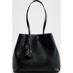 Torebka shopper z chwostem - Czarny. Czarne torby damskie na zakupy Mohito, bez wzorów, bez dodatków. Za 79,99 zł.