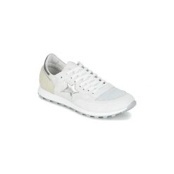 Buty Yurban FILLIO. Białe trampki i tenisówki damskie Yurban, bez wzorów, bez zapięcia. Za 173,40 zł.