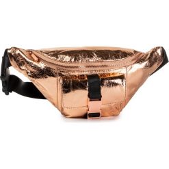 Saszetka nerka KENDALL + KYLIE - HBKK-318-0007B-28 Isla Copper. Różowe nerki damskie KENDALL + KYLIE, bez wzorów, ze skóry ekologicznej, bez dodatków. W wyprzedaży za 159,00 zł.