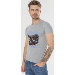Szara Koszulka Adrievia. Szare koszulki męskie Born2be, xl, bez wzorów, bez kołnierzyka, bez rękawów. W wyprzedaży za 24,99 zł.
