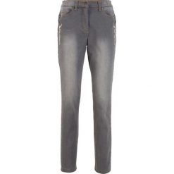 Dżinsy ze stretchem i haftem bonprix jasnoszary denim. Szare jeansy damskie bonprix. Za 89,99 zł.
