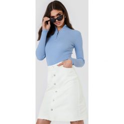 NA-KD Spódnica jeansowa zapinana na guziki - White. Białe spódniczki damskie NA-KD, bez wzorów, z bawełny. Za 173,95 zł.
