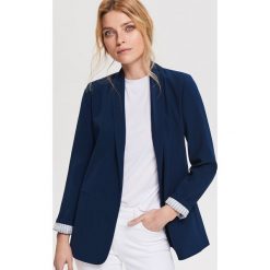 Elegancki blezer - Granatowy. Niebieskie bolerka i narzutki damskie marki Reserved, bez wzorów, bez rękawów. Za 199,99 zł.