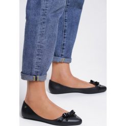 Czarne Balerinki Preventing. Czarne baleriny damskie Inny, bez wzorów, bez obcasa, na obcasie. Za 39,99 zł.