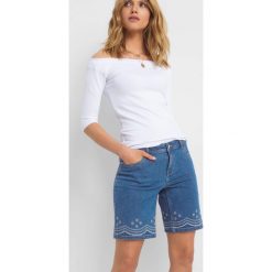Jeansowe bermudy z paskiem. Niebieskie szorty damskie Orsay, s, z haftami, z elastanu. Za 99,99 zł.