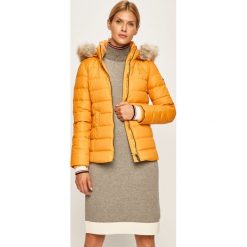 Tommy Jeans - Kurtka puchowa. Pomarańczowe kurtki damskie Tommy Jeans, s, bez wzorów, z jeansu, krótkie. W wyprzedaży za 639,90 zł.