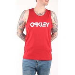 Oakley Mark II Podkoszulek Czerwony. Czerwone podkoszulki męskie Oakley, l, z nadrukiem, z bawełny, bez kołnierzyka. Za 111,95 zł.