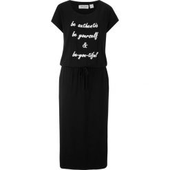 Sukienka shirtowa z nadrukiem, krótki rękaw bonprix czarny. Czarne sukienki damskie bonprix, z nadrukiem, bez kołnierzyka, z krótkim rękawem, krótkie, mini. Za 74,99 zł.
