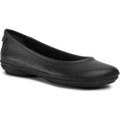 Baleriny CAMPER - Right Nina K200387-004 Black. Czarne baleriny damskie Camper, bez wzorów, ze skóry, klasyczne, bez obcasa, na płaskiej podeszwie. Za 489,00 zł.