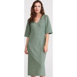 Dzianinowa sukienka - Turkusowy. Niebieskie sukienki damskie Reserved, s, bez wzorów, z dzianiny, bez kołnierzyka, bez rękawów. W wyprzedaży za 59,99 zł.