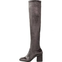Miss Selfridge KITTIE Muszkieterki grey. Szare kozaki damskie Miss Selfridge, z materiału. Za 289,00 zł.