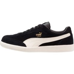 Puma LIGA SUEDE PERF Tenisówki i Trampki black/whisper white/team gold. Czarne trampki męskie Puma, z materiału. W wyprzedaży za 237,30 zł.