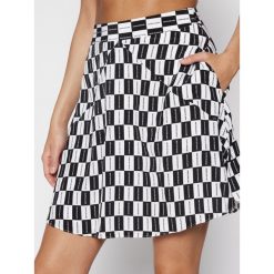 Spódnica trapezowa Calvin Klein Jeans J20J213901. Spódniczki damskie Calvin Klein Jeans, xs, bez wzorów, z wiskozy, mini, trapezowe. Za 399,00 zł.