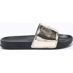 Pepe Jeans - Klapki Flap Shine. Żółte klapki damskie Pepe Jeans, bez wzorów, z jeansu, bez obcasa, na płaskiej podeszwie. Za 99,90 zł.