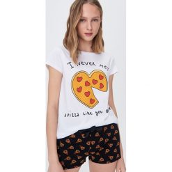 Dwuczęściowa piżama z nadrukiem pizzy - Biały. Białe piżamy damskie Sinsay, s, z nadrukiem, bez rękawów. Za 39,99 zł.