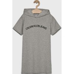 Calvin Klein Jeans - Sukienka dziecięca 128-176 cm. Szare sukienki dziewczęce Calvin Klein Jeans, z nadrukiem, z elastanu, casualowe, z krótkim rękawem, krótkie, mini, proste. Za 299,90 zł.