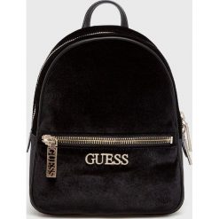 Guess Jeans - Plecak. Brązowe plecaki damskie Guess Jeans, z aplikacjami, z bawełny, eleganckie. W wyprzedaży za 479,90 zł.