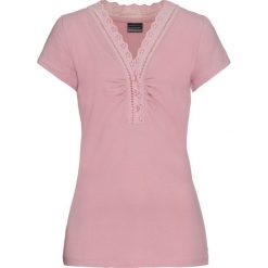Shirt bonprix stary jasnoróżowy. Fioletowe koszulki damskie bonprix, w koronkowe wzory, z koronki, retro, bez kołnierzyka, z krótkim rękawem. Za 29,99 zł.