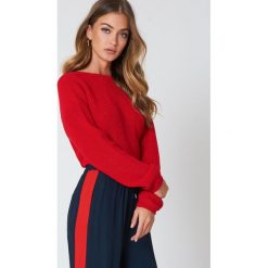 NA-KD Sweter z dzianiny z dekoltem V - Red. Czerwone swetry klasyczne damskie NA-KD, z dzianiny. Za 121,95 zł.