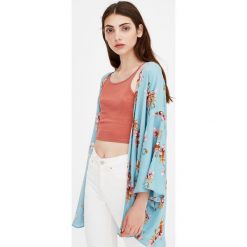 Top basic na cienkich ramiączkach. Koszulki damskie Pull&Bear. Za 16,90 zł.