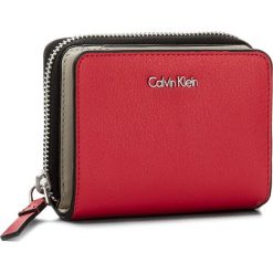 Portfele damskie: Mały Portfel Damski CALVIN KLEIN BLACK LABEL – Frame Medium Zip W K60K604013 618