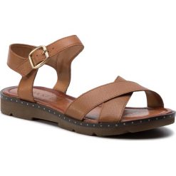 Sandały LASOCKI - WI23-PISA-01 Camel. Pomarańczowe klapki damskie Lasocki, bez wzorów, ze skóry, bez obcasa. Za 119,99 zł.