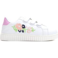 Białe Buty Sportowe Gold Disco. Białe buty sportowe dziewczęce Born2be, z materiału, z okrągłym noskiem. Za 39,99 zł.