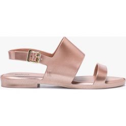 Melissa - Sandały Classy Make a Wish. Różowe klapki damskie Melissa, bez wzorów, z materiału, bez obcasa, na obcasie. W wyprzedaży za 179,90 zł.