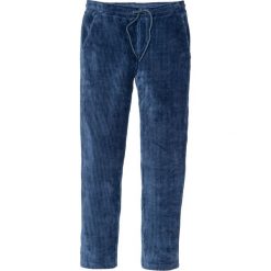 Spodnie z gumką w talii, materiał w optyce sztruksu Regular Fit Tapered bonprix indygo. Niebieskie spodnie męskie bonprix, s, bez wzorów, z materiału. Za 99,99 zł.