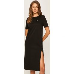 Lacoste - Sukienka. Czarne sukienki damskie Lacoste, bez wzorów, z bawełny, z okrągłym kołnierzem, z krótkim rękawem, krótkie, midi, dopasowane. W wyprzedaży za 479,90 zł.