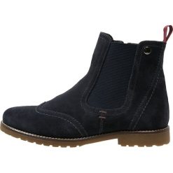 Pier One Botki blue. Niebieskie botki damskie na zamek Pier One, z materiału. W wyprzedaży za 191,20 zł.