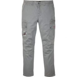 Spodnie bojówki Loose Fit bonprix szary. Szare spodnie męskie bonprix, m, z nadrukiem. Za 89,99 zł.