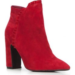 Buty damskie. Czerwone botki dziewczęce Wittchen, na zamek. W wyprzedaży za 359,90 zł.