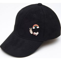 Czapka z daszkiem - Czarny. Czarne czapki damskie marki Cropp. W wyprzedaży za 14,99 zł.