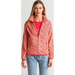 KURTKA ARMANI EXCHANGE - Czerwony. Czerwone płaszcze damskie na lato, s, z aplikacjami, sportowe. Za 709,00 zł.
