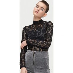 Ażurowa bluzka - Czarny. Czarne bluzki damskie Cropp, s, bez wzorów, bez kołnierzyka, bez rękawów. Za 59,99 zł.