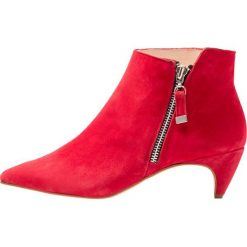 KIOMI Ankle boot red. Czerwone botki damskie na zamek KIOMI, z materiału. Za 379,00 zł.
