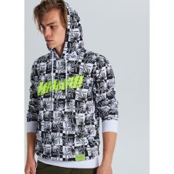 Bluza all over w palmy - Biały. Białe bluzy męskie Cropp, s, bez wzorów, bez kołnierzyka, bez rękawów, bez kaptura. W wyprzedaży za 59,99 zł.