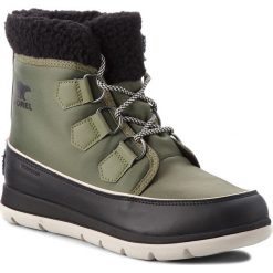 Śniegowce SOREL - Explorer Carnival NL3040 Hiker Green 371. Zielone kozaki damskie marki Sorel, na zimę, z gumy, bez zapięcia. W wyprzedaży za 349,00 zł.